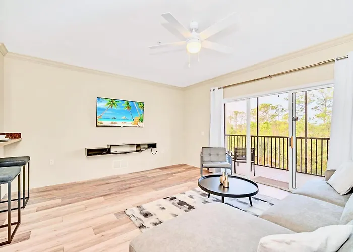 Bright Condo - 2Br With Pool & Hot Tub, Near Disney!