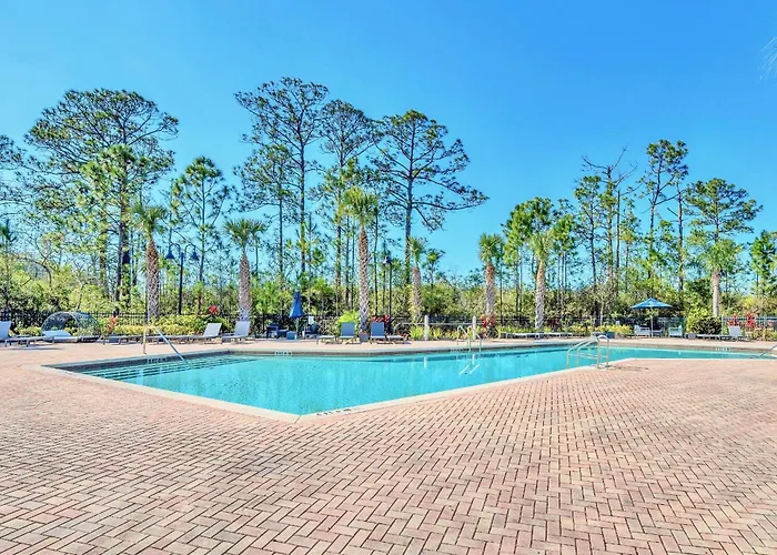 Bright Condo - 2Br With Pool & Hot Tub, Near Disney!