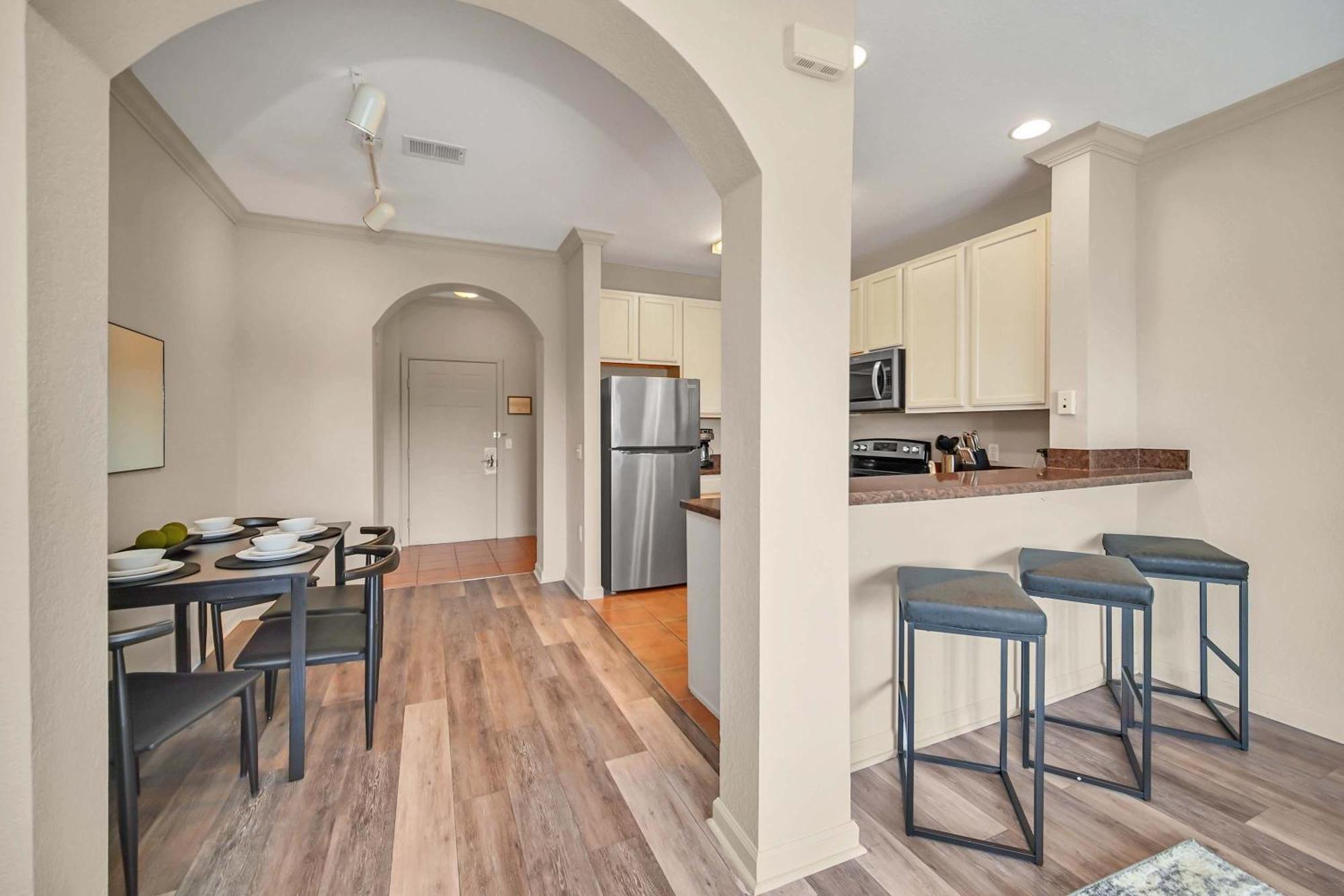 Casa de Férias Bright - 2br With Pool & Hot Tub, Near Disney! Orlando